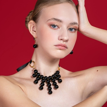 Necklace with black agates