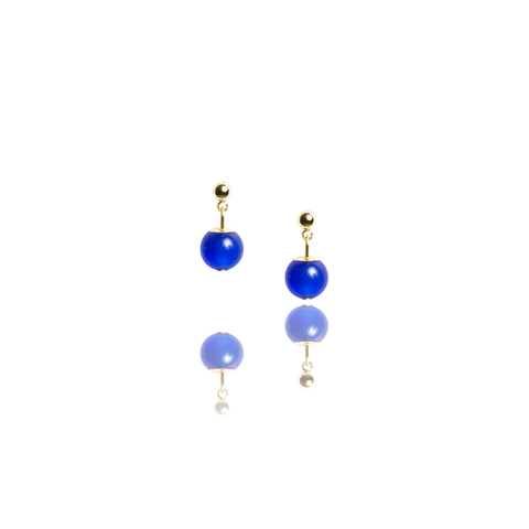 Cute stud earrings with beautiful blue stones.