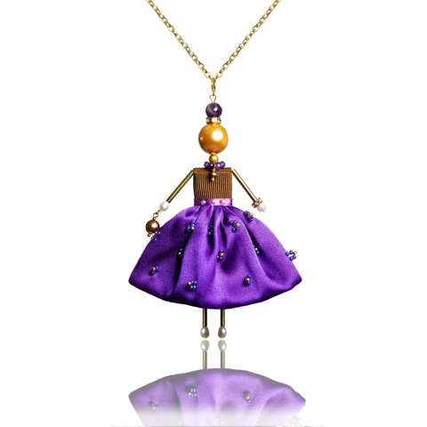 Грациозная куколка-подвеска в шёлковой юбке пурпурного цвета