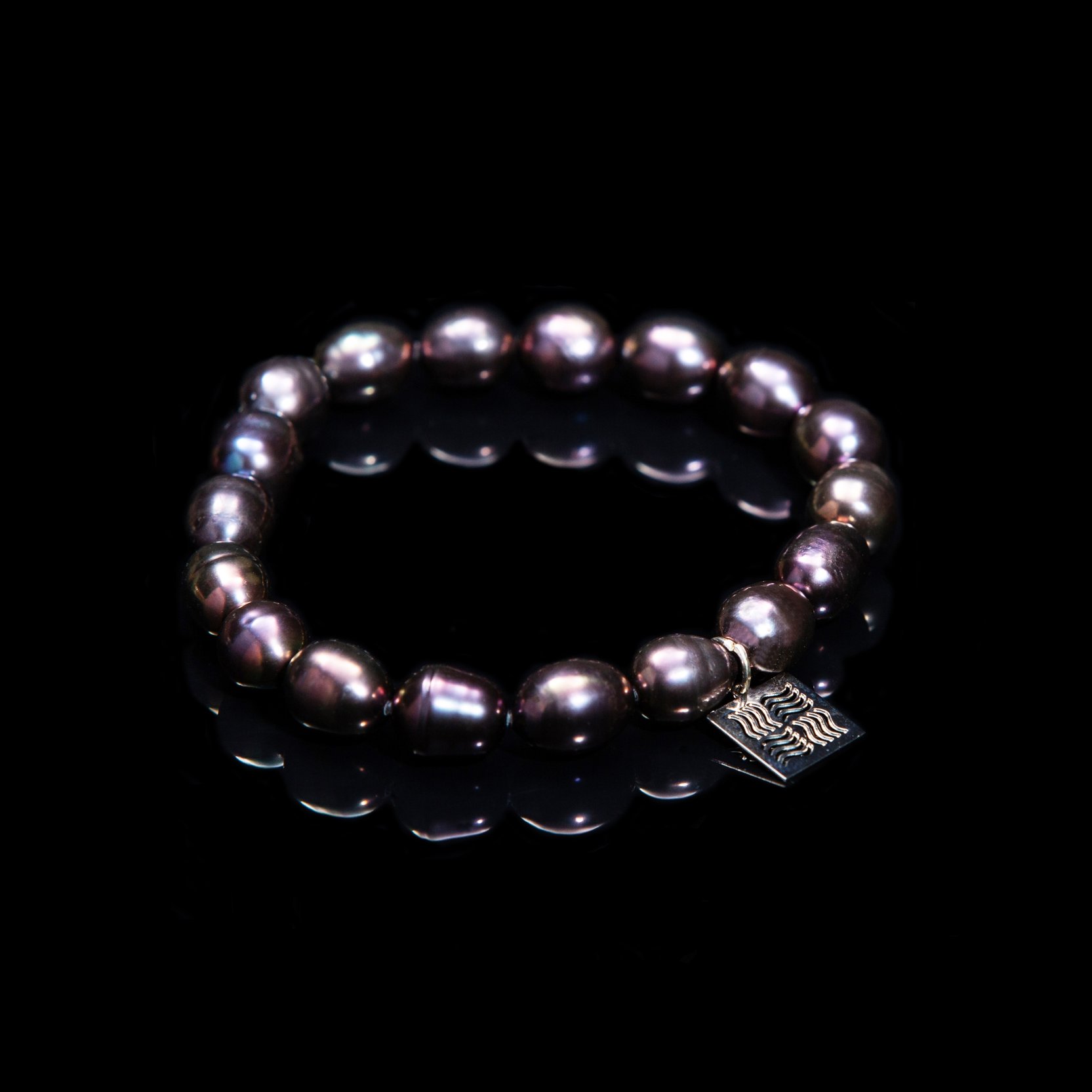 Pearl bracelet of beautiful graphite color