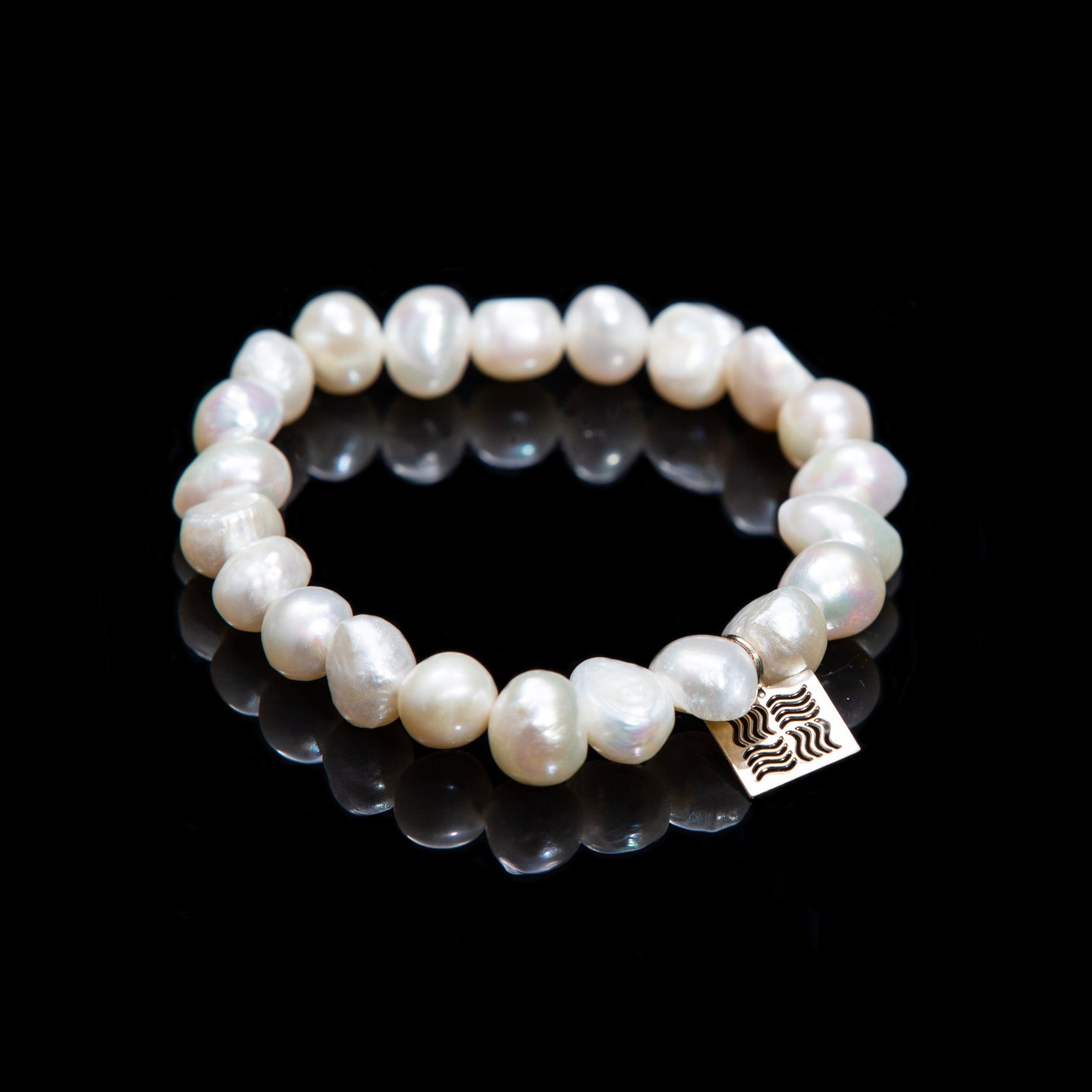 Pearl bracelet with silver-plated pendant