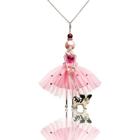 Незрівнянна лялька-підвіска в рожевому кольорі з собачкою.