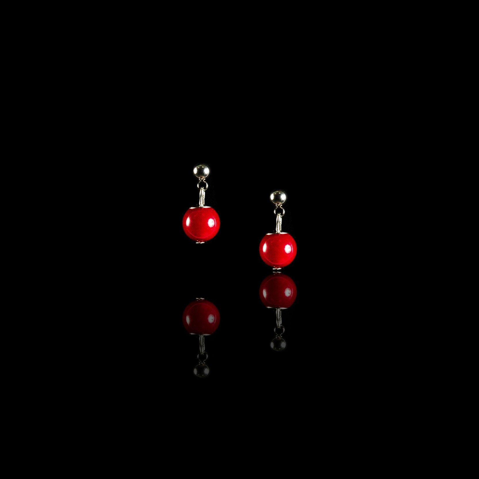 Stud earrings with coral