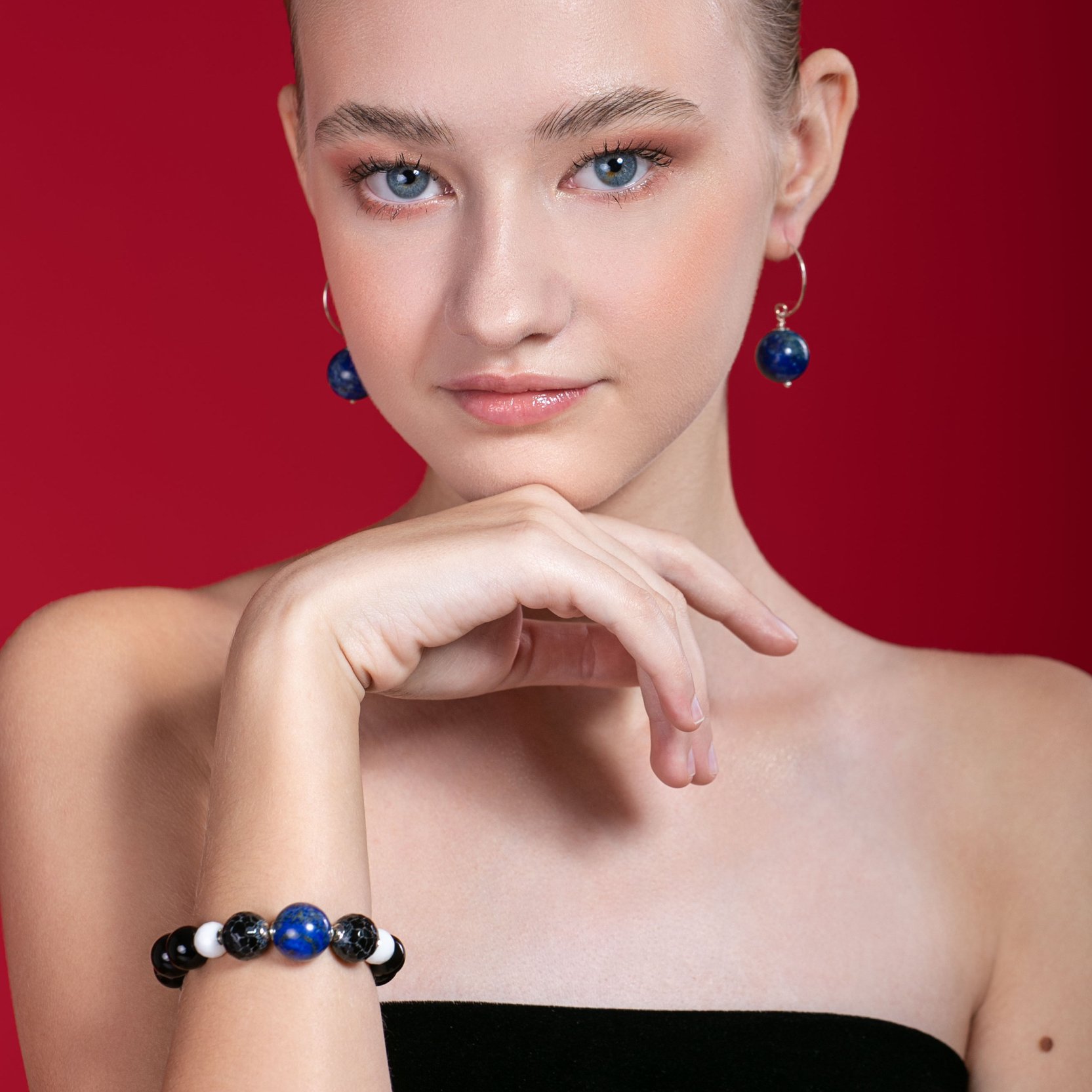 Agate bracelet with lapis lazuli