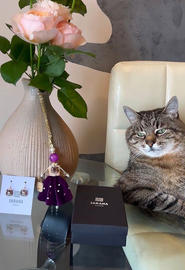 Famous cat Stepan with SARANA&reg; &ldquo;Violetta&rdquo; jewelry doll pendant