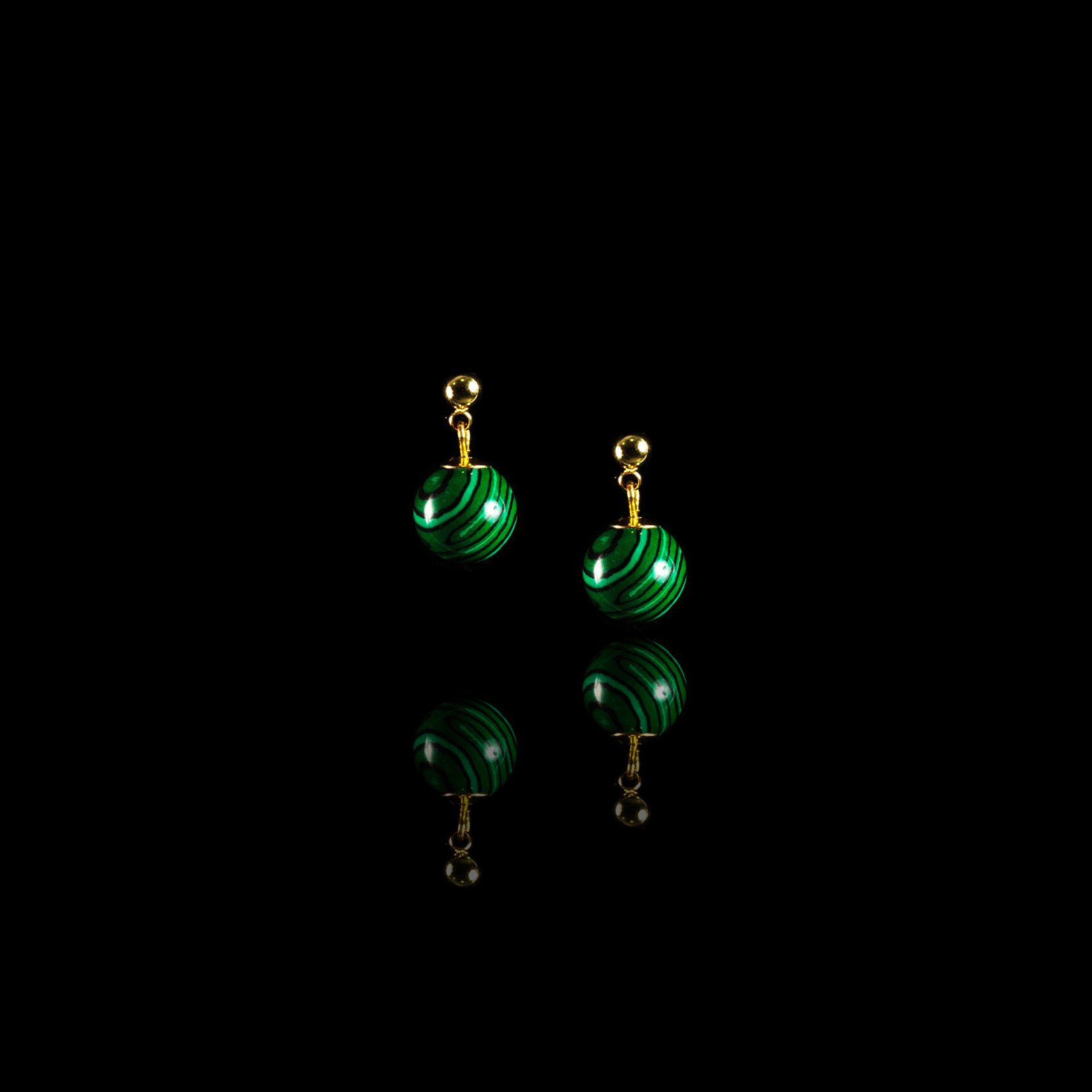 Stud earrings with malachite