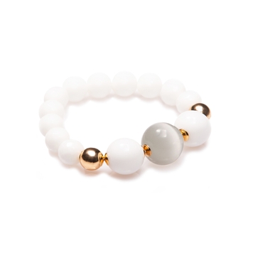 White agate bracelet with a central stone - gray cat's eye