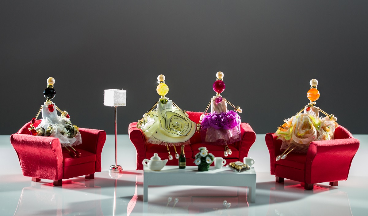 Las muñecas-colgante SARANA® celebran su cumpleaños — joyas únicas hechas a mano