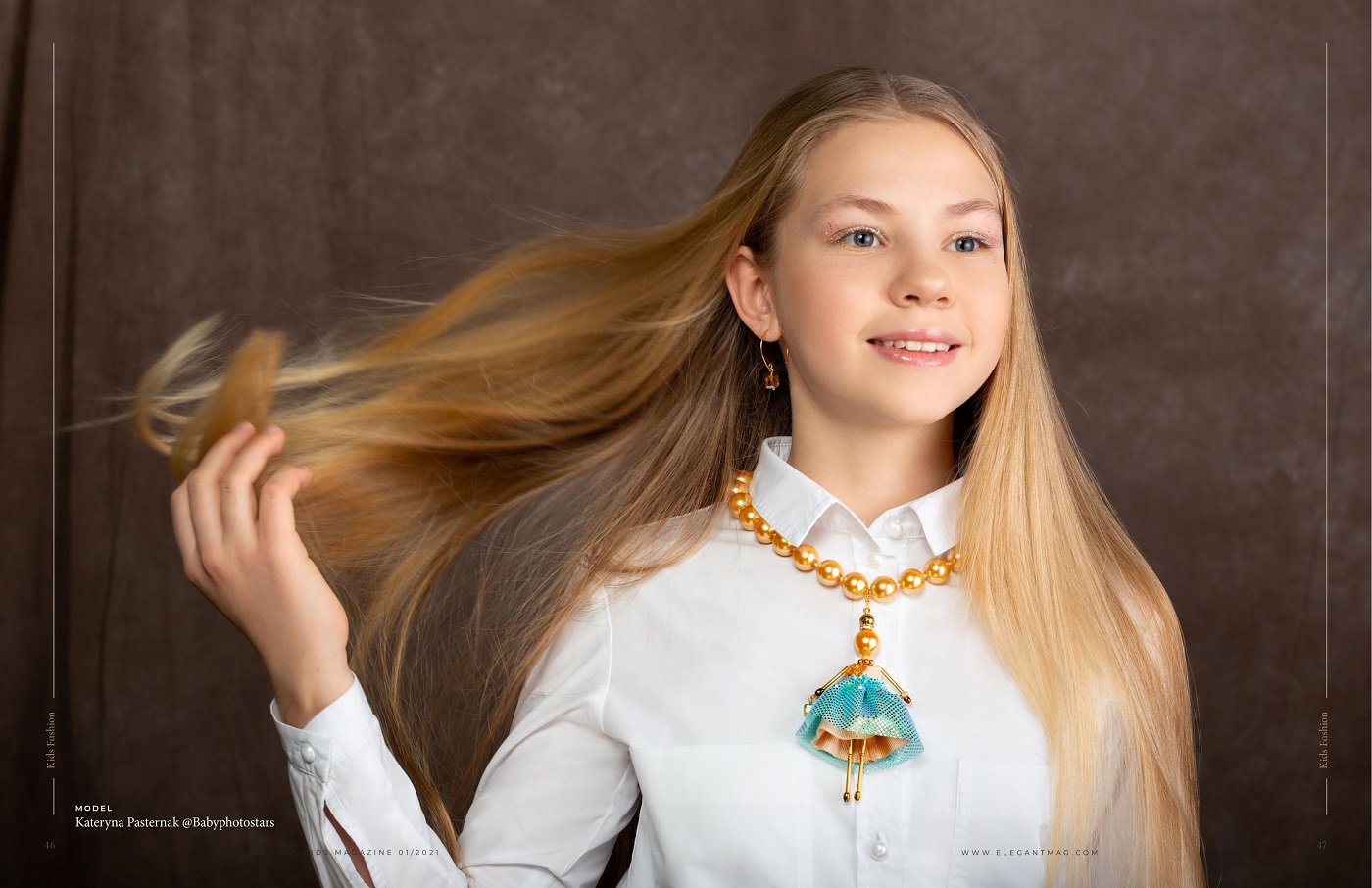 SARANA® doll pendant in a shimmering mint-colored outfit with a golden pearl