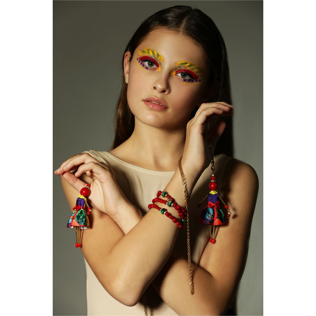 Muñecas joya colgantes SARANA® de la colección «Con Arte Cerca» — joyas de diseño artesanal para mujeres creativas