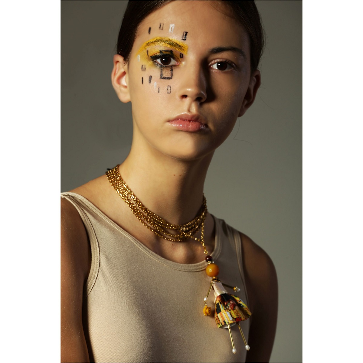 Regalo perfecto para una mujer creativa — joya de diseño única SARANA® hecha a mano con inspiración artística