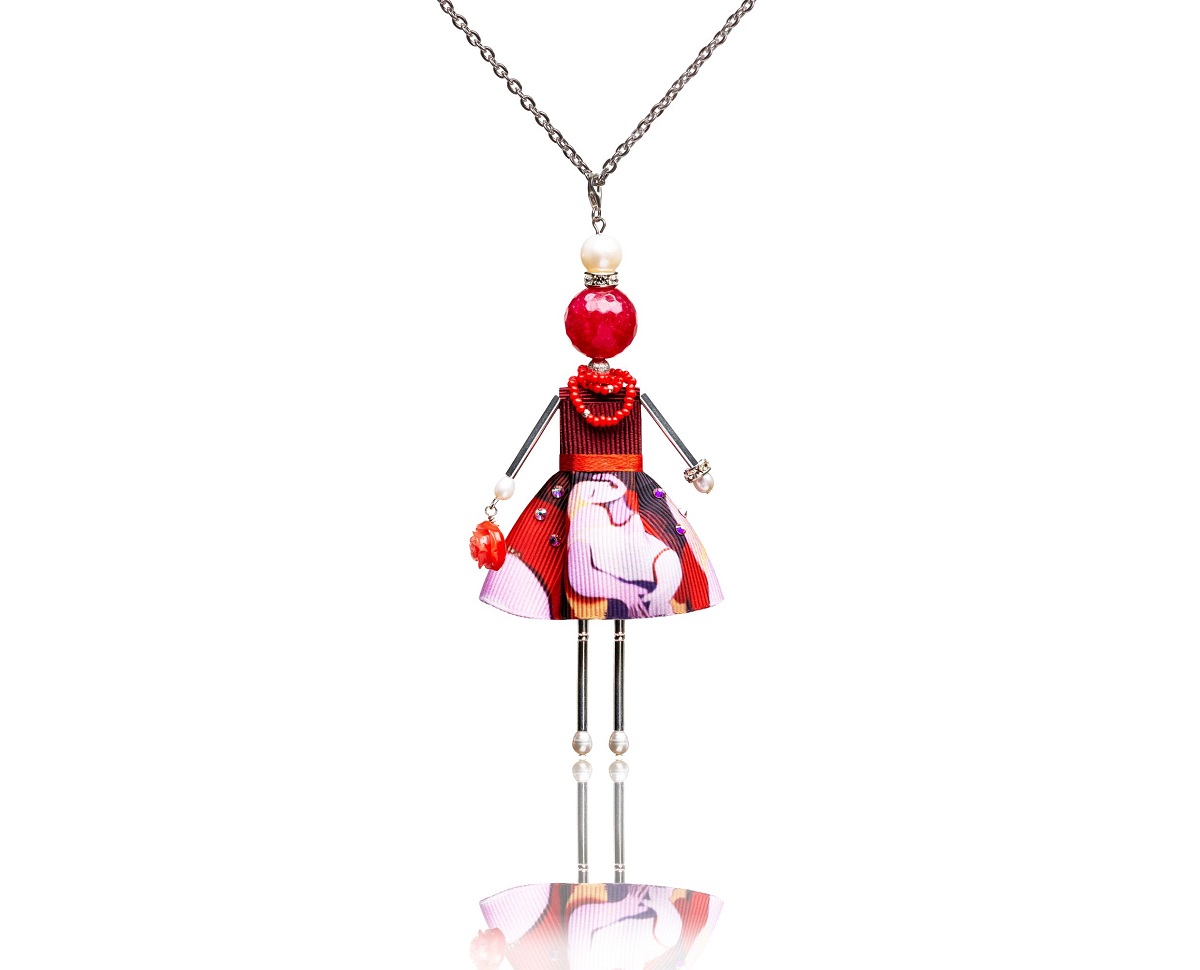 Muñeca joya colgante SARANA® inspirada en la obra «El Sueño» de Picasso — joya de diseño única con ágata, perlas y cristales Swarovski®