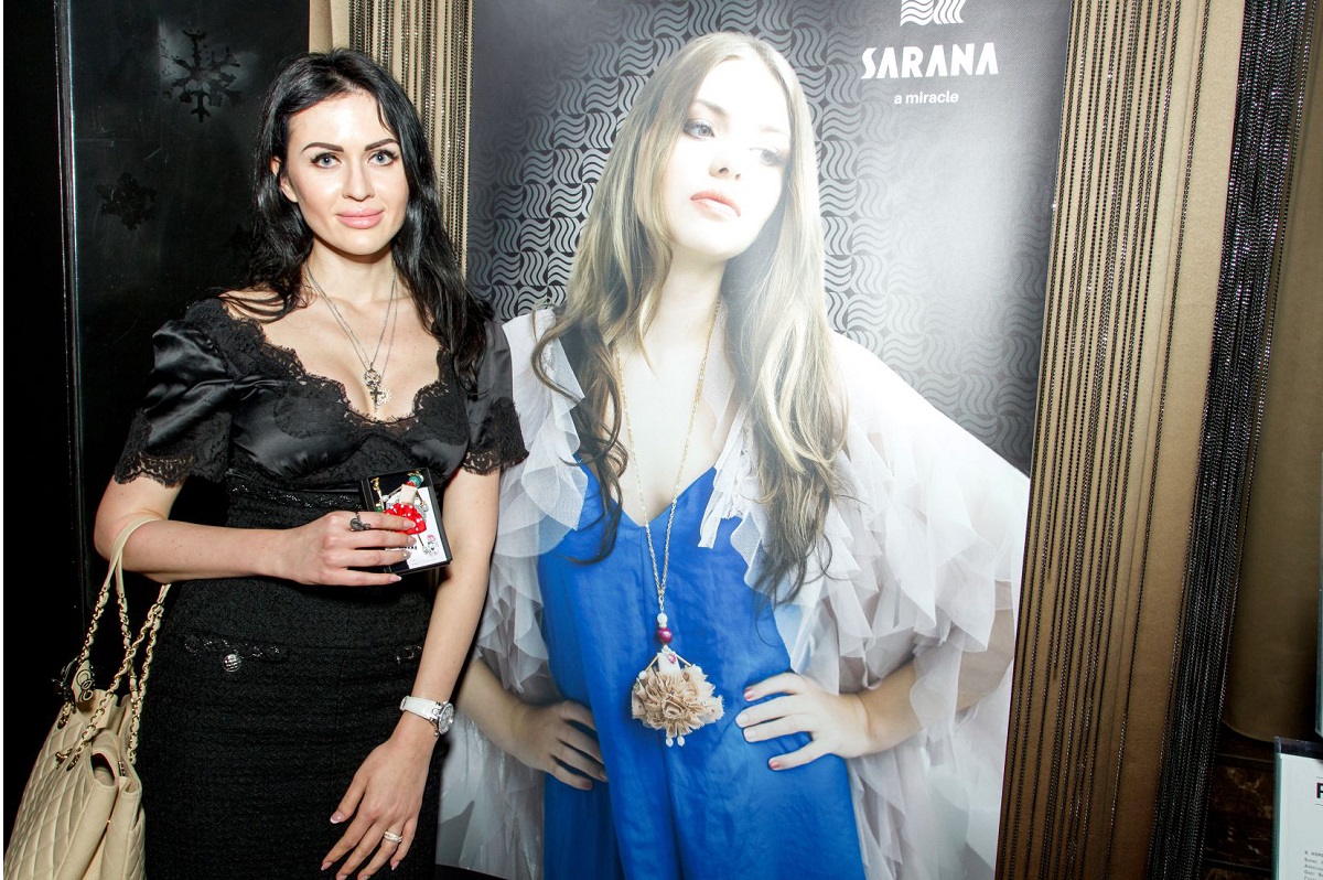 Власниця унікальної ляльки-підвіски SARANA® з першої колекції «Казки Барселони»