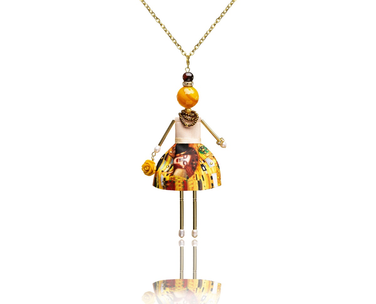 Muñeca joya de diseño SARANA® «El Beso» inspirada en Klimt — joya única con ágata amarilla, perlas y cristales Swarovski®