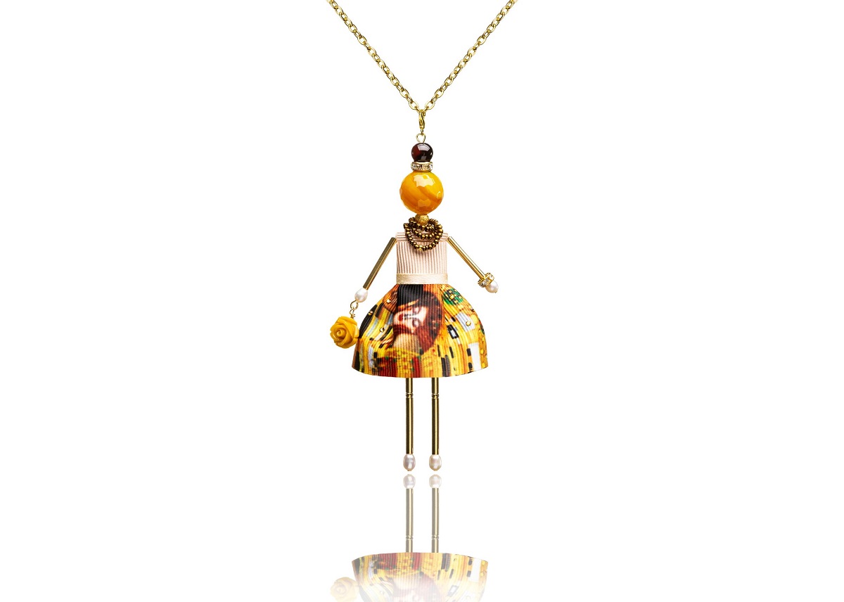 SARANA® "Kiss" pendant doll on a gold-plated chain from the "With Art Near" collection