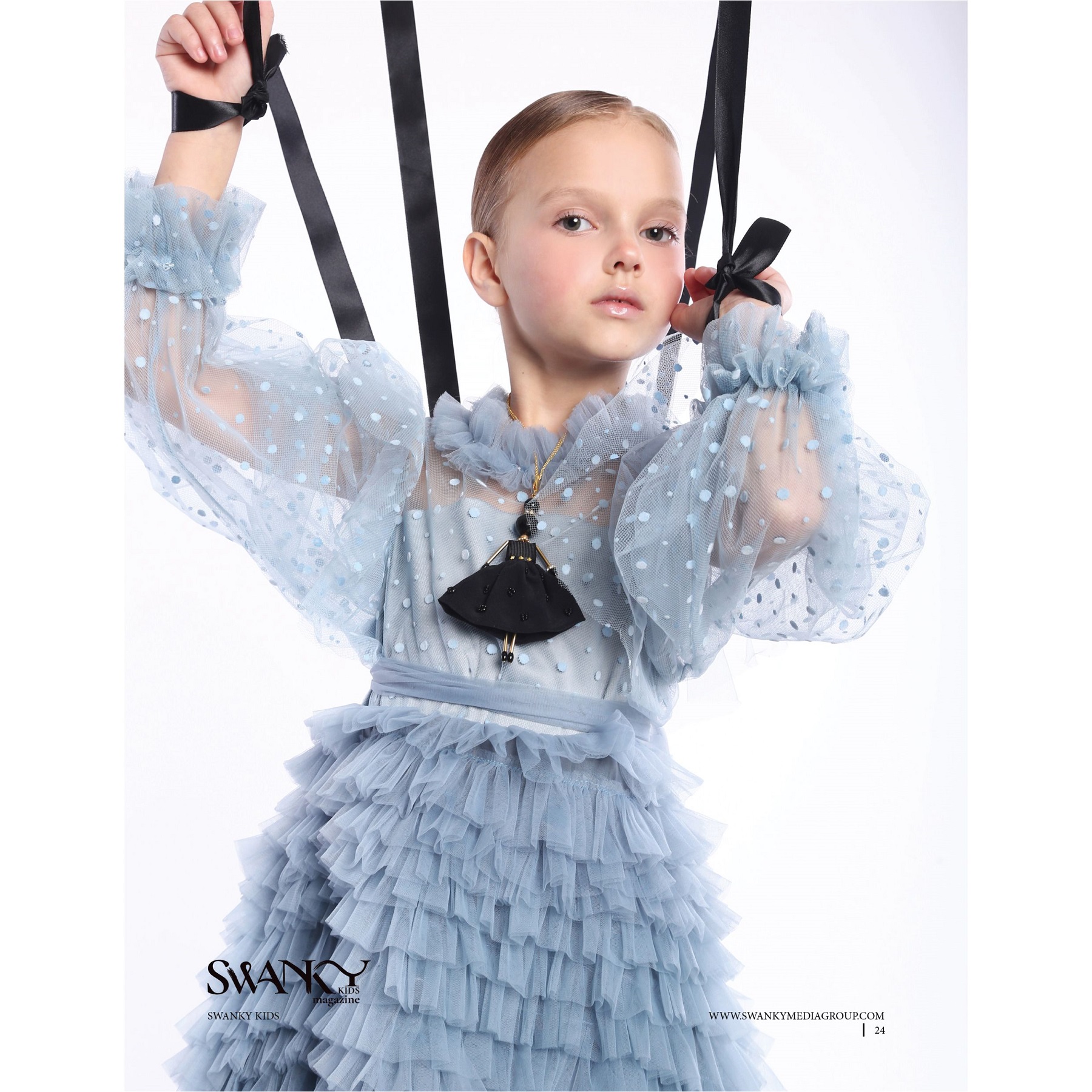 Regalo para niña: joyas exclusivas SARANA® en las páginas de la revista británica SWANKY