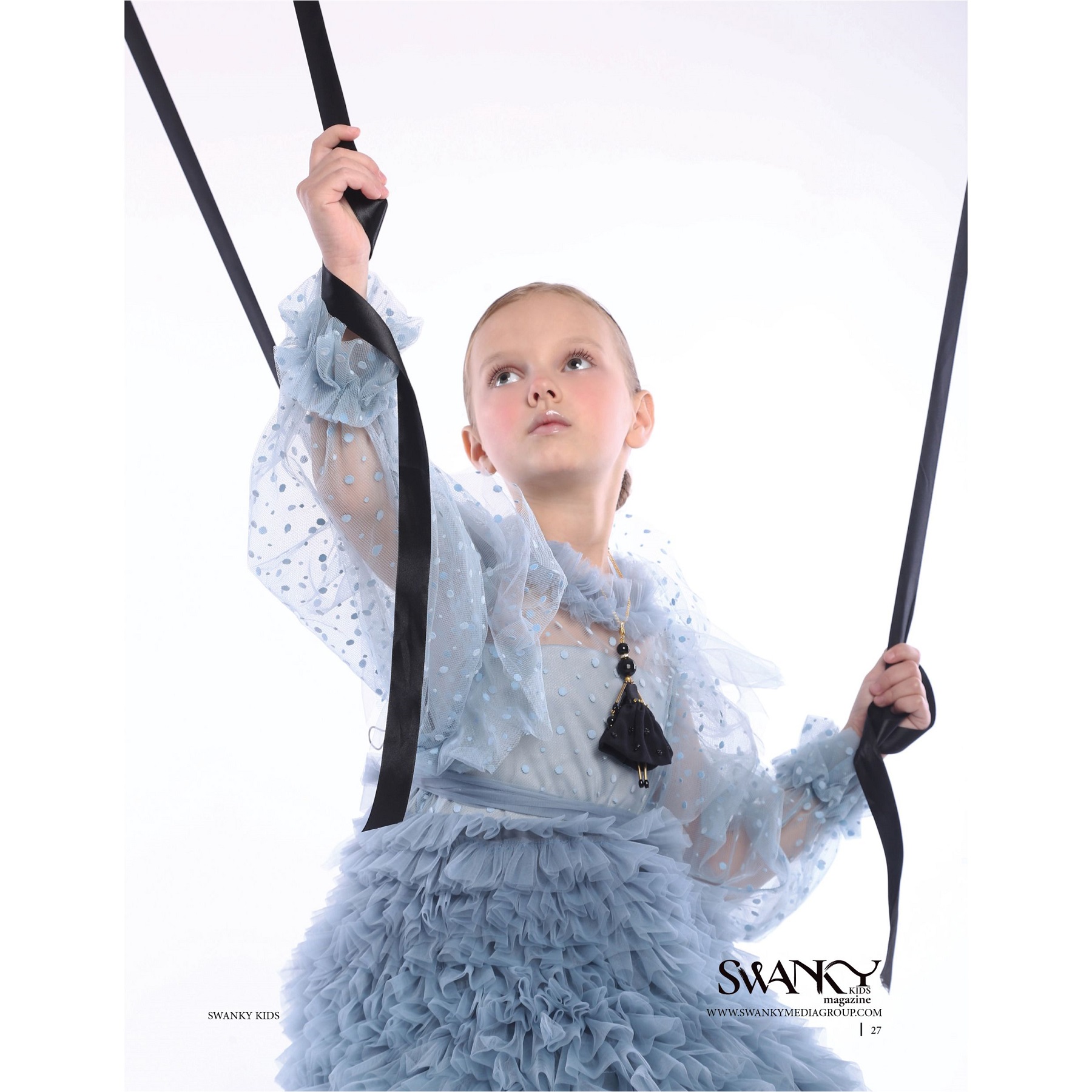 Regalo para una pequeña dama: muñeca colgante de joyería SARANA® de la colección Toque de Seda