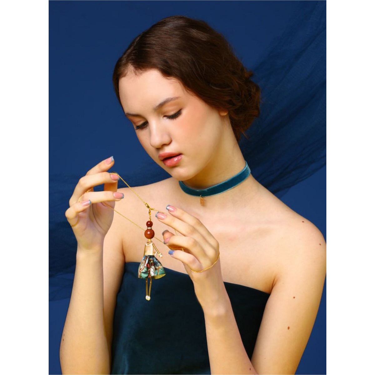 SARANA® doll pendant with Gold Sand gemstone, inspired by The Birth of Venus — a new jewelry design